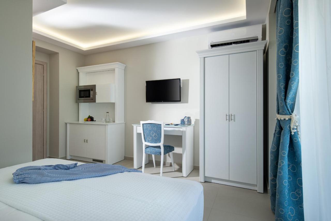 Light Blue Hotel Nea Kallikrateia エクステリア 写真