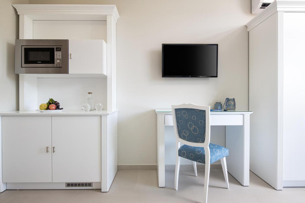 Light Blue Hotel Nea Kallikrateia エクステリア 写真