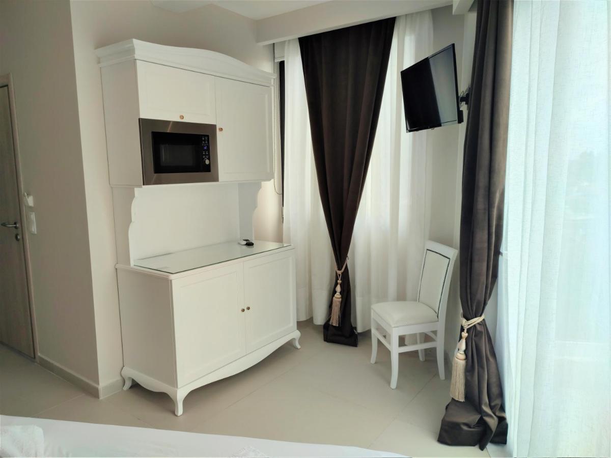 Light Blue Hotel Nea Kallikrateia エクステリア 写真